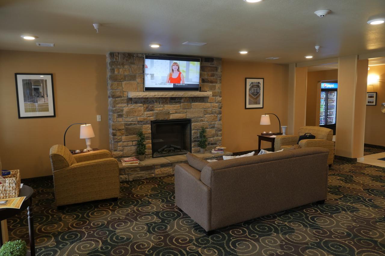 Cobblestone Inn & Suites-Winterset Exterior foto