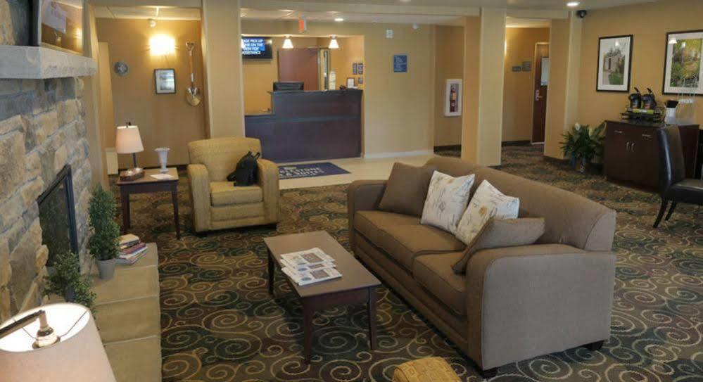 Cobblestone Inn & Suites-Winterset Exterior foto