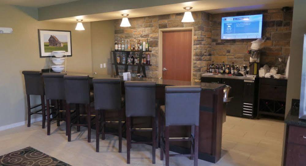Cobblestone Inn & Suites-Winterset Exterior foto