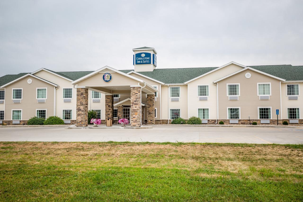 Cobblestone Inn & Suites-Winterset Exterior foto